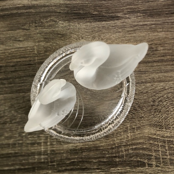 Vtg Frosted Glass Swans on Water Figurine - Picture 8 of 12